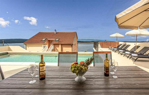 Beach Front Apartment In Dramalj With Wifi