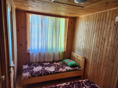 Postel nebo postele na pokoji v ubytování Kobuleti Pines Resort Cottage