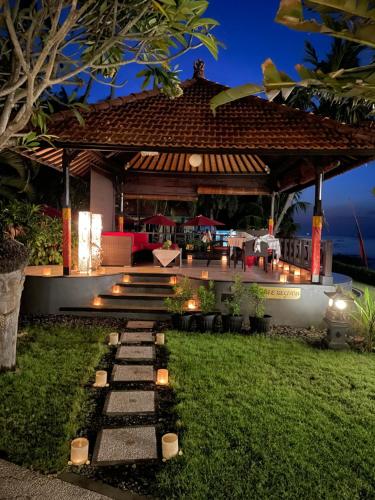 Jardín al aire libre en Teluk Karang Dive & Spa Resort