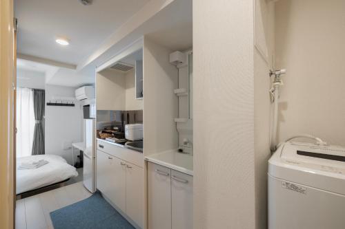 Kuchyň nebo kuchyňský kout v ubytování self-check in-アンプルールリーブル早稲田