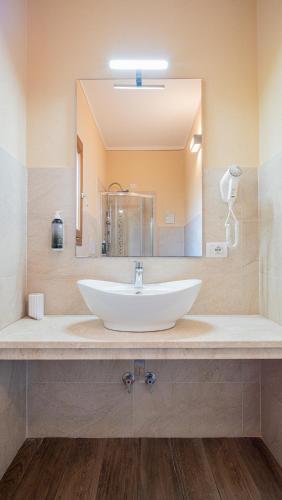 Un baño de Hotel Lu Pitrali