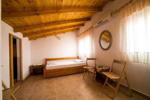 Postel nebo postele na pokoji v ubytování Rodon Apartments - S Avdimioti