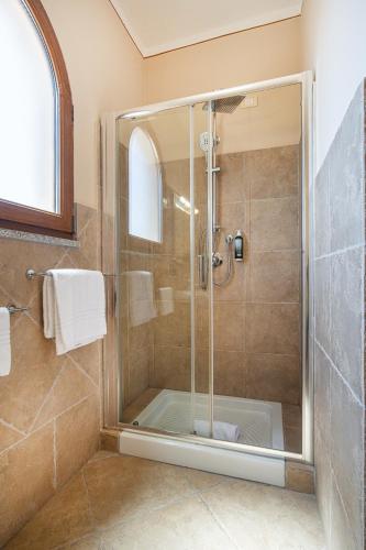 Un baño de Hotel Lu Pitrali