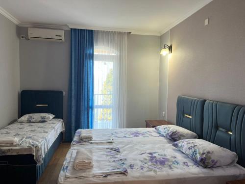 Postel nebo postele na pokoji v ubytování Yellow House - Vaja