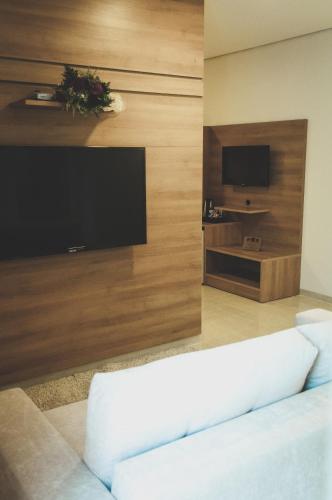 Televisyen dan/atau pusat hiburan di Nobile Suites Gran Lumni