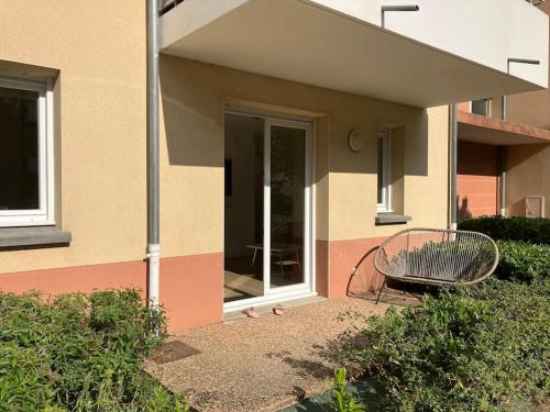 a building with a bench in front of it at appartementT2 à 2 pas du circuit in Le Mans