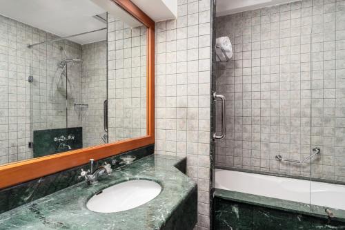 Ένα μπάνιο στο MOVE INN Jeddah Hotel