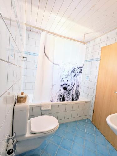 a bathroom with a toilet and a dog in the shower at Sublime et calme 3,5p Terrasse et Jardin in Aubonne