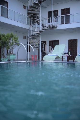 a view of a swimming pool in a hotel at Hotel Darbargarh A Unit of Khamma Ghani A Boutique Hotel in Udaipur