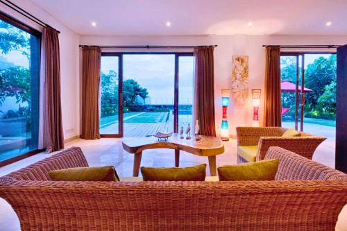 Χώρος καθιστικού στο Laura 2 BR Beachfront Villa JU29