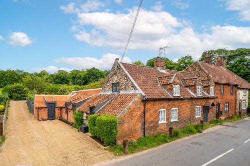 an old brick house on the side of a road at Knyvetts sleeps 6, 3 double beds, pretty garden in North Creake