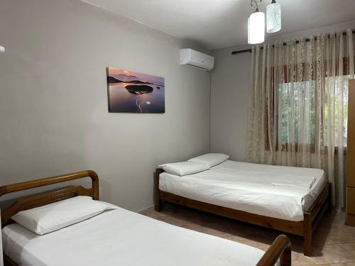 Postel nebo postele na pokoji v ubytování Vlora House