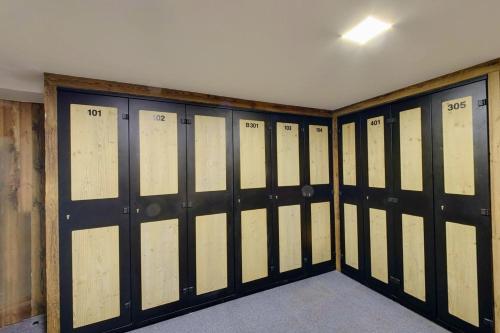 a row of lockers in a room at Résidence l'Insolite in Font-Romeu