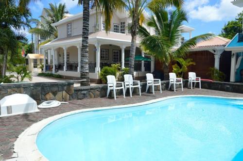 a swimming pool in front of a house at MonKAZ, Affordable one bedroom studio in Grand Baie, Pereybère in Grand Baie