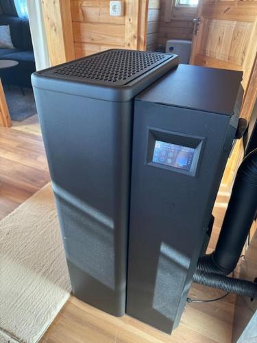 a black cpu sitting on top of a desk at Cozy I Blockhütte im Nationalpark I Ferienwohnung in Neureichenau