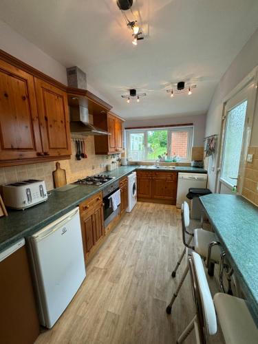 Kuchyň nebo kuchyňský kout v ubytování Spacious Double room near Southmead