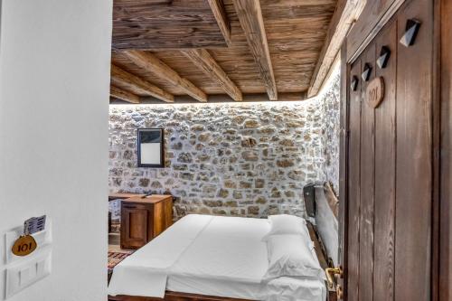 Postel nebo postele na pokoji v ubytování Hotel Bohem Berat