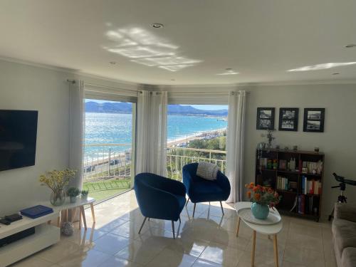 Photo de la galerie de l'établissement Appartement vue panoramique sur Cannes, 100M2 3P, à Cannes