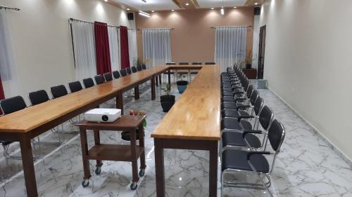 a row of desks in a room with chairs at MANGORO HOTEl in Moramanga