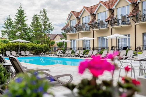 Alcest z widokiem na morze, basenem,