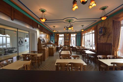 Restorāns vai citas vietas, kur ieturēt maltīti, naktsmītnē Hôtel De Calais
