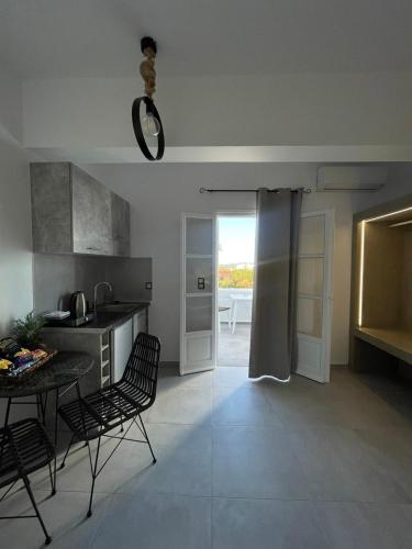 a kitchen with a table and chairs in a room at Zoumis Residence in Naousa
