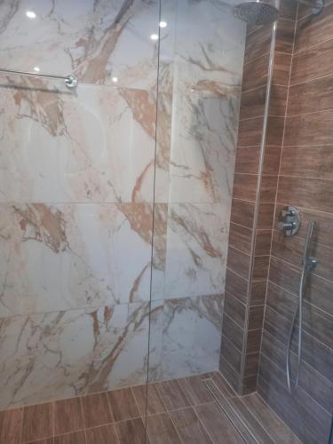 Ένα μπάνιο στο Poseidon villa m ammos
