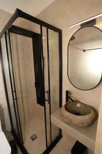 Ένα μπάνιο στο Earthouse Rethymno