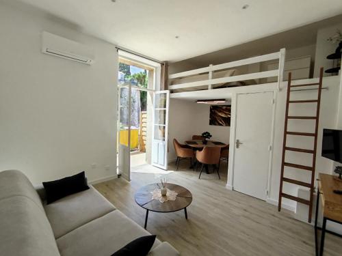 Studio mezzanine