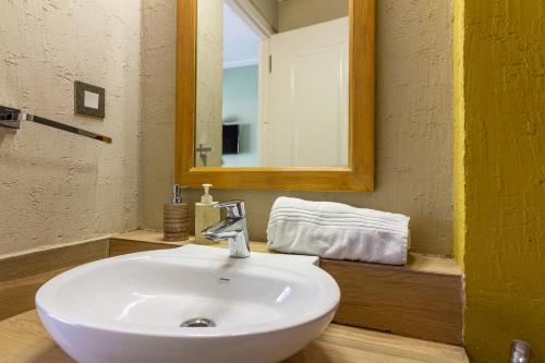 Ένα μπάνιο στο Beach 7 mins walk Luxury villa Diva