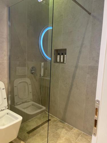 Ένα μπάνιο στο The cosy inn vlora