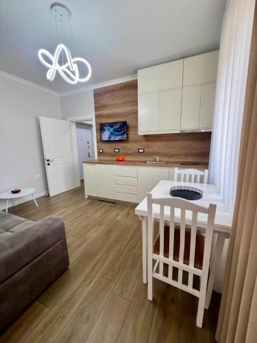 Modern ArtDeco Apartment Korca CityCenter 2