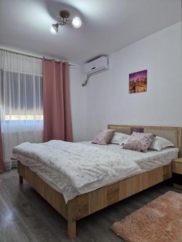 a bedroom with a large bed in a room at Villa Niko in Mamaia Sat/Năvodari