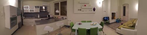 A kitchen or kitchenette at B&B La Terrazza di Corte Sant'Anna