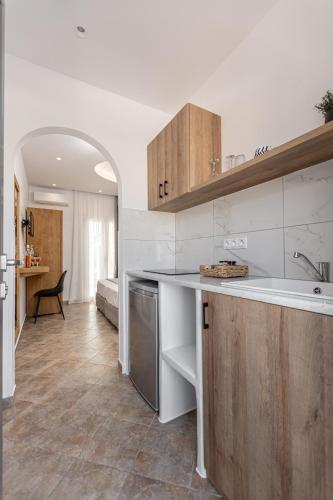 Una cocina o cocineta en Mare Monte Studios Naxos