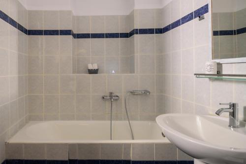 Salle de bains dans l'établissement Ikio Concept Santorini