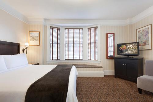 Executive Hotel Vintage Court Image