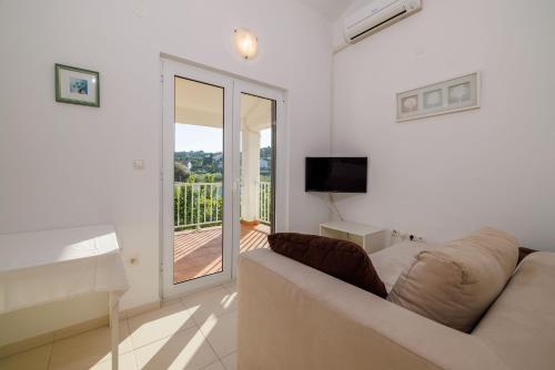 Televisyen dan/atau pusat hiburan di Apartments Biserka