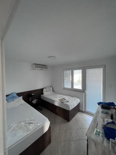 Old and cute renovated house 100m from the sea