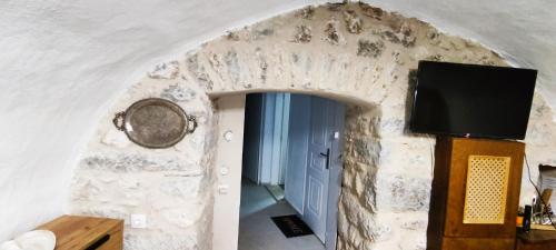 Μια τηλεόραση ή/και κέντρο ψυχαγωγίας στο Medieval Castle Mani
