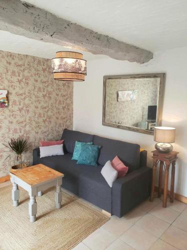 Gambar di galeri bagi Le Vieux Moulin Gites - A charming stone cottage with garden view and seasonal pool di Guégon