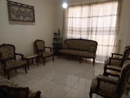 Posezení v ubytování zehriyeh two bedroom apartment