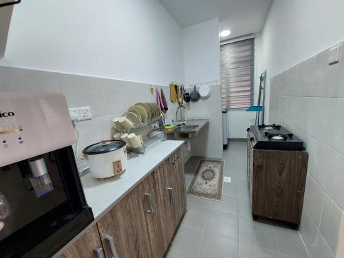 Kuchyň nebo kuchyňský kout v ubytování Amir Homestay Nilai