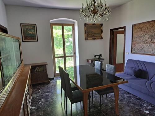 Χώρος καθιστικού στο La casa in collina