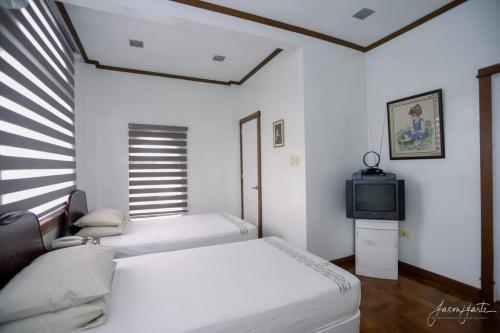 Katil atau katil-katil dalam bilik di Japanese-inspired Home in Daet