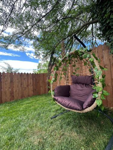 Qusar A-frame green gardenにある庭