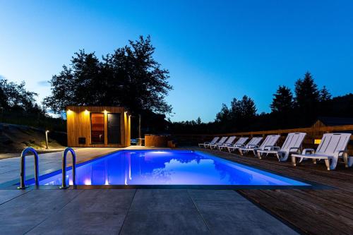 Swimmingpoolen hos eller tæt på Gwiazda Mogielicy basen & balia, sauna