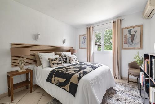 a white bedroom with a bed and a window at Villa Madiana - "Le Diamant" climatisée, piscine privée chaufffée, Fitness,proche Cannes, Grasse in Montauroux