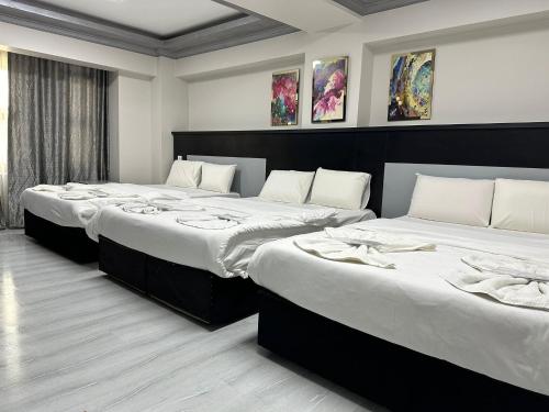 Кровать или кровати в номере Retrol Hotel