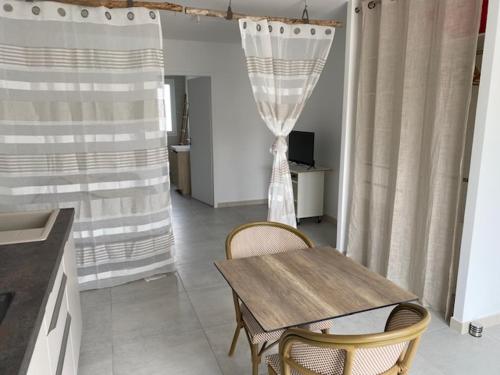 Photo de la galerie de l'établissement Studio 1 proche bord de mer 5 mn à pied, à Angoulins-sur-Mer